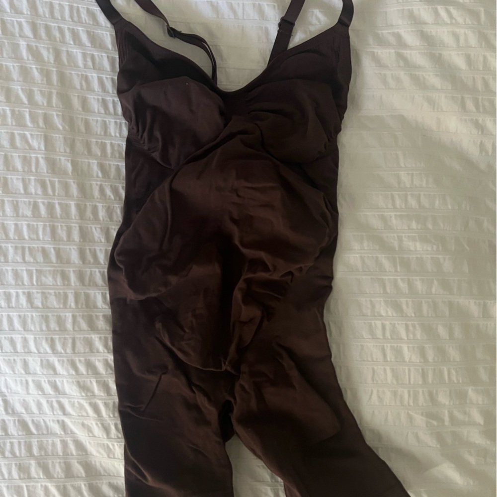 Skims seamless sculpt mid thigh bodysuit